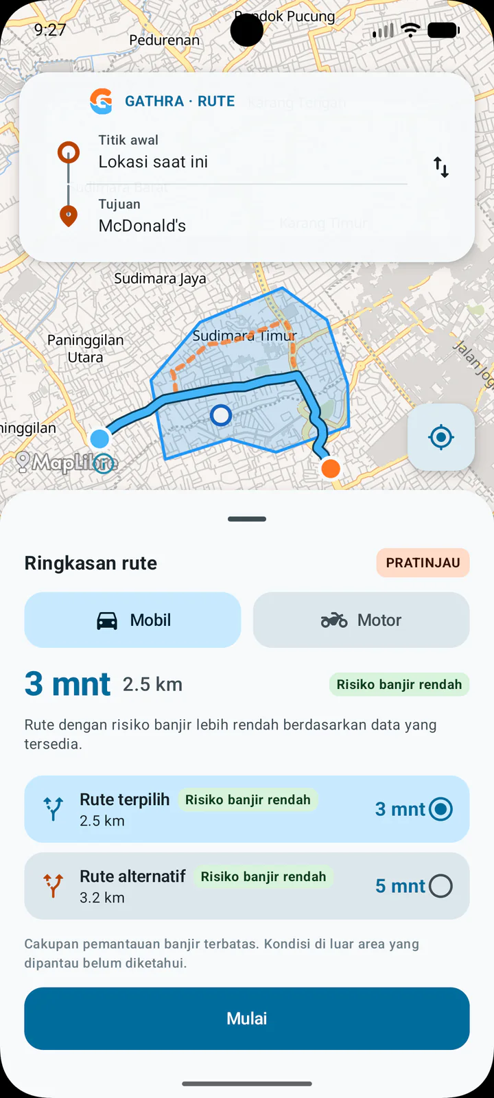Tampilan aplikasi GATHRA yang menunjukkan area pemantauan banjir, sensor, dan perbandingan rute pada peta.
